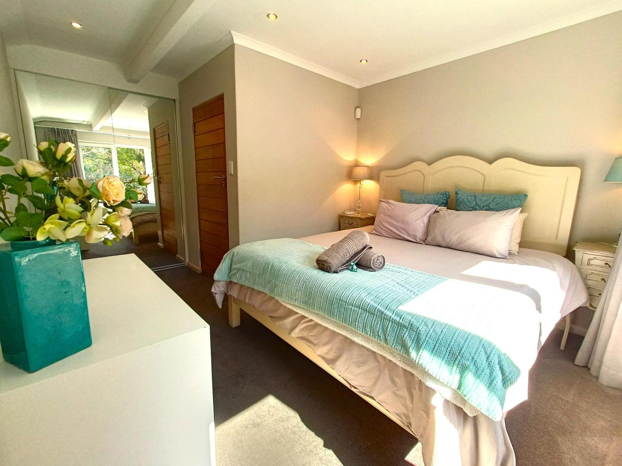 Mount Rhodes Guesthouse, Three Separate Units, Please Select Either Three Bedroom, Two And A Half Bedroom Or One Bedroom Kaapstad Kamer foto