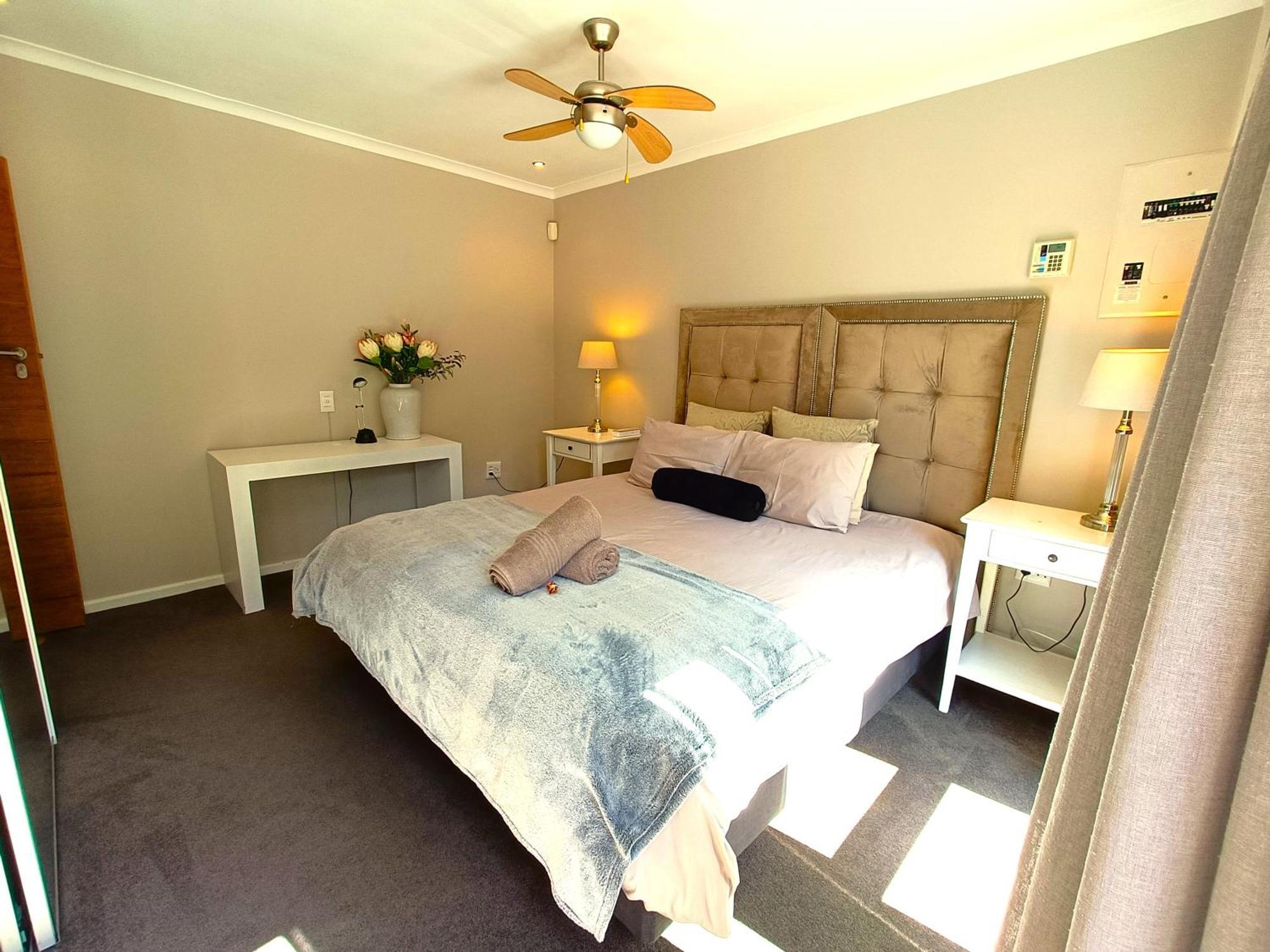 Mount Rhodes Guesthouse, Three Separate Units, Please Select Either Three Bedroom, Two And A Half Bedroom Or One Bedroom Kaapstad Kamer foto